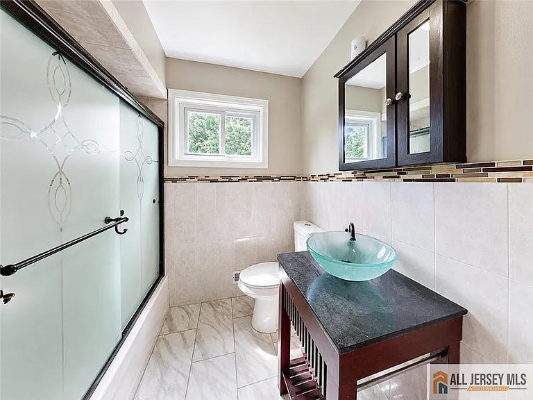 1019 Colby Ave — Photo 10
