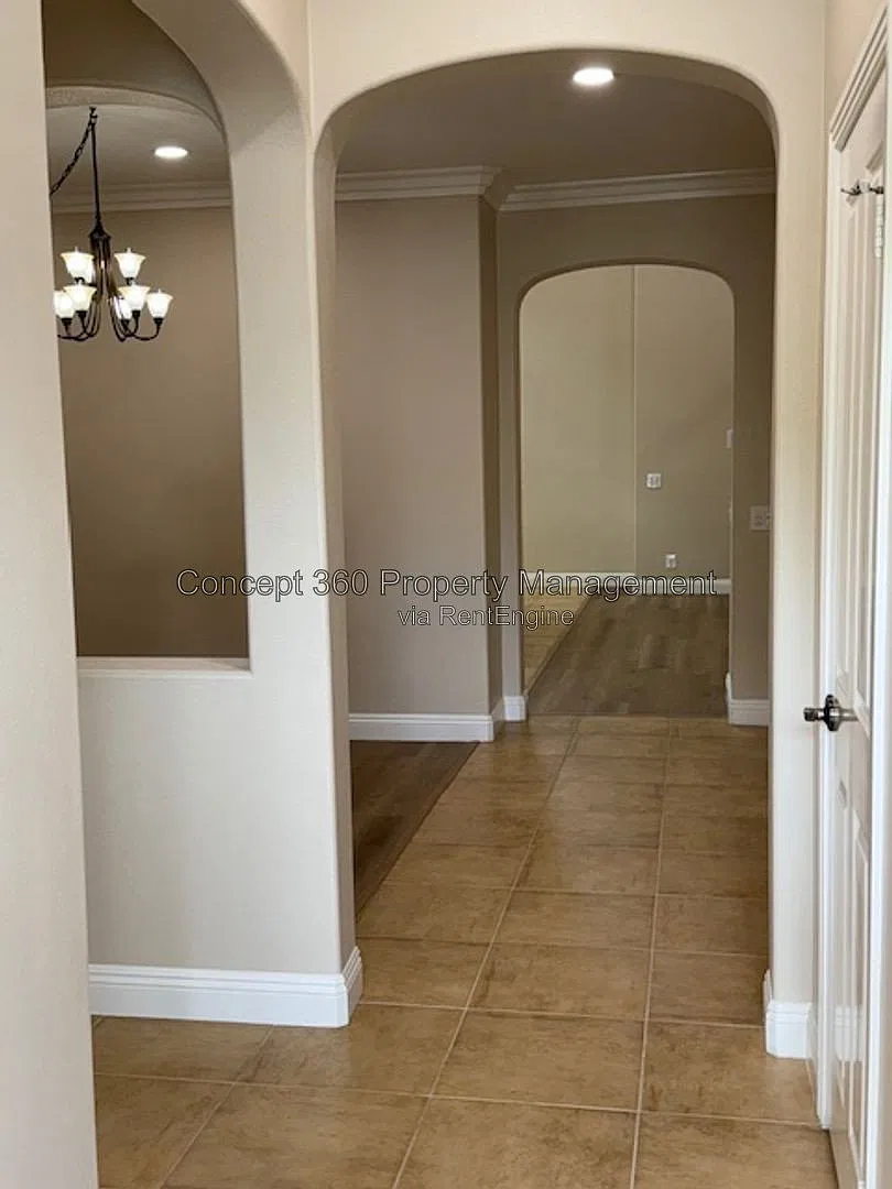 2 bed, 2.0 bath, 1924 sqft, $4,995 — Photo 4