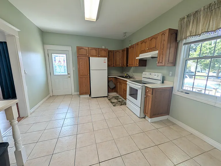 155 1/2 Lake St #1 — Photo 7