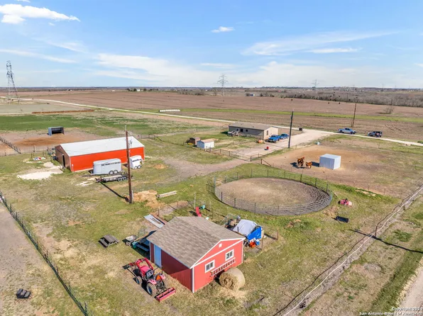 494 Glory Lane, Marion, TX 78124