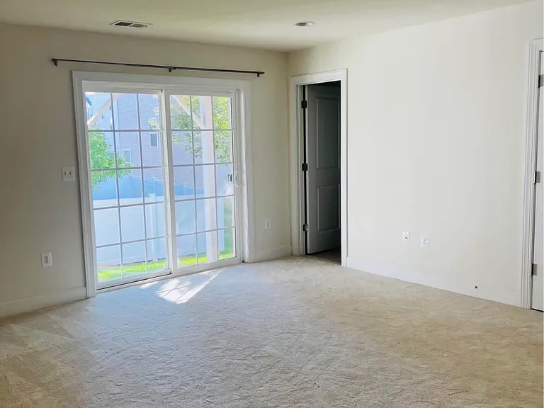 Caledonia Meadow Dr — Photo 25