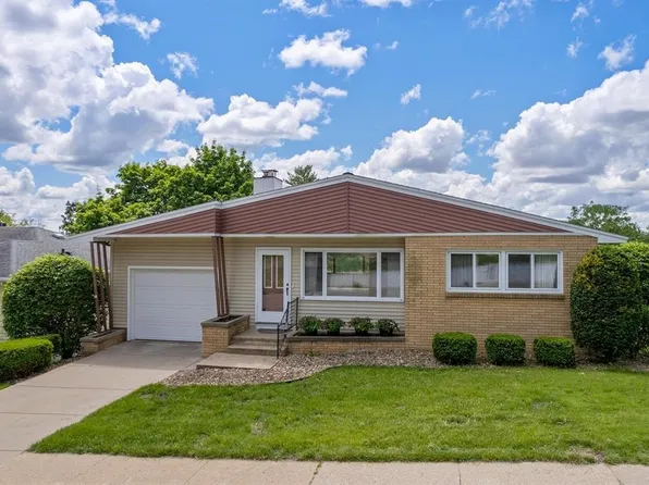 822 W Pleasant St, Portage, WI 53901