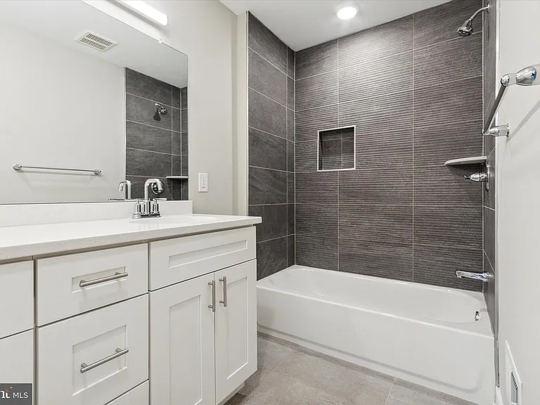 1407 N 8th St #9-B2 — Photo 13