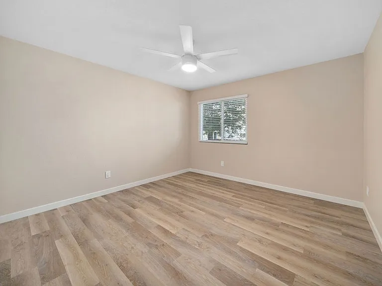 5220 Traffic Way — Photo 12