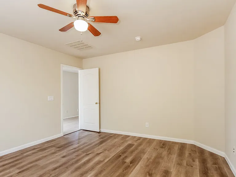 11026 W Wilshire Dr — Photo 8