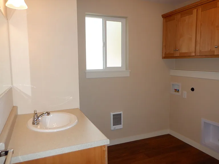 1 Bed/1 Bath Duplex Unit in Fantastic Westside Bend Location - Knoll Ave — Photo 7
