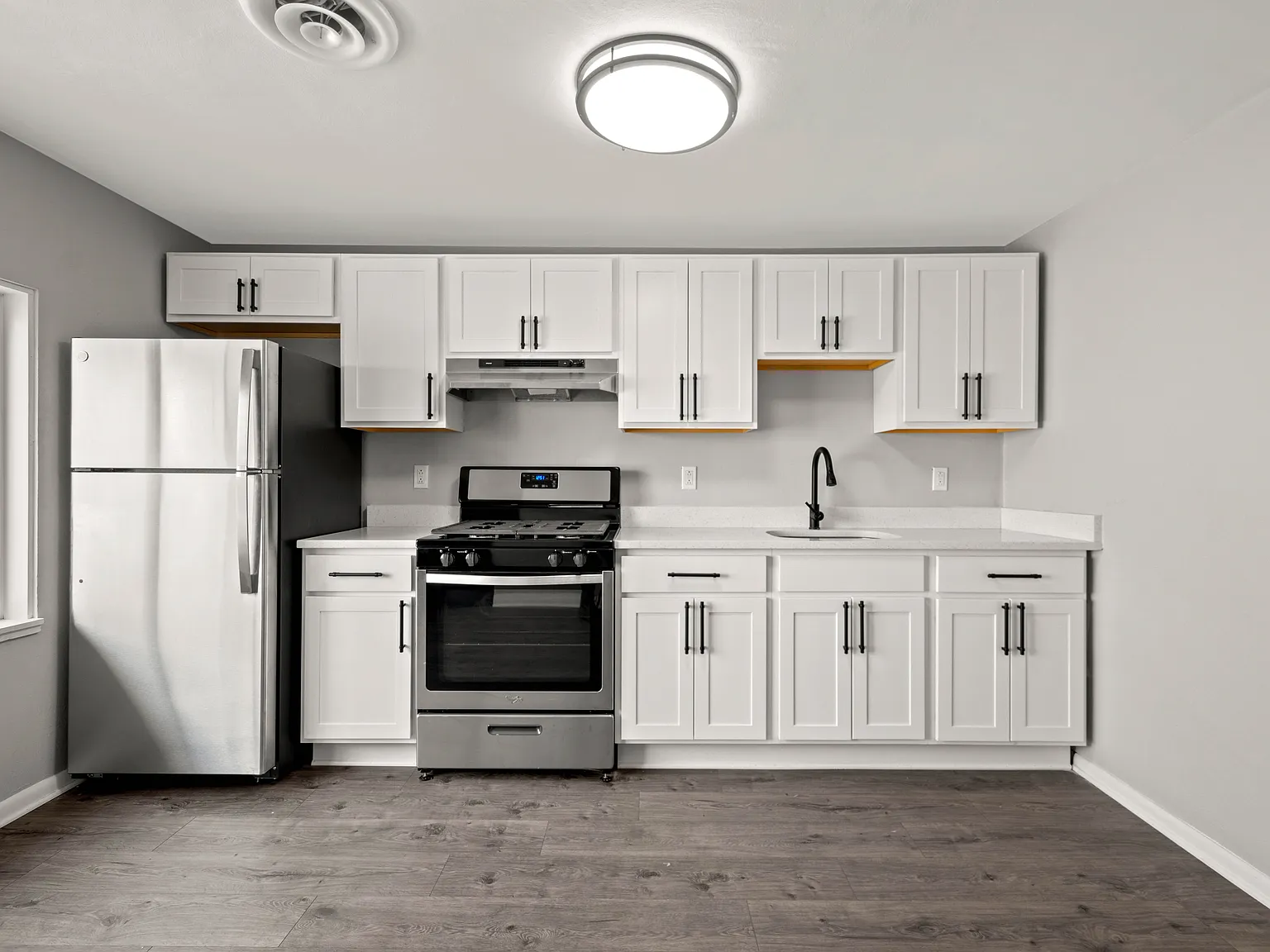1 bed, 700 sqft, $1,100 — Photo 2