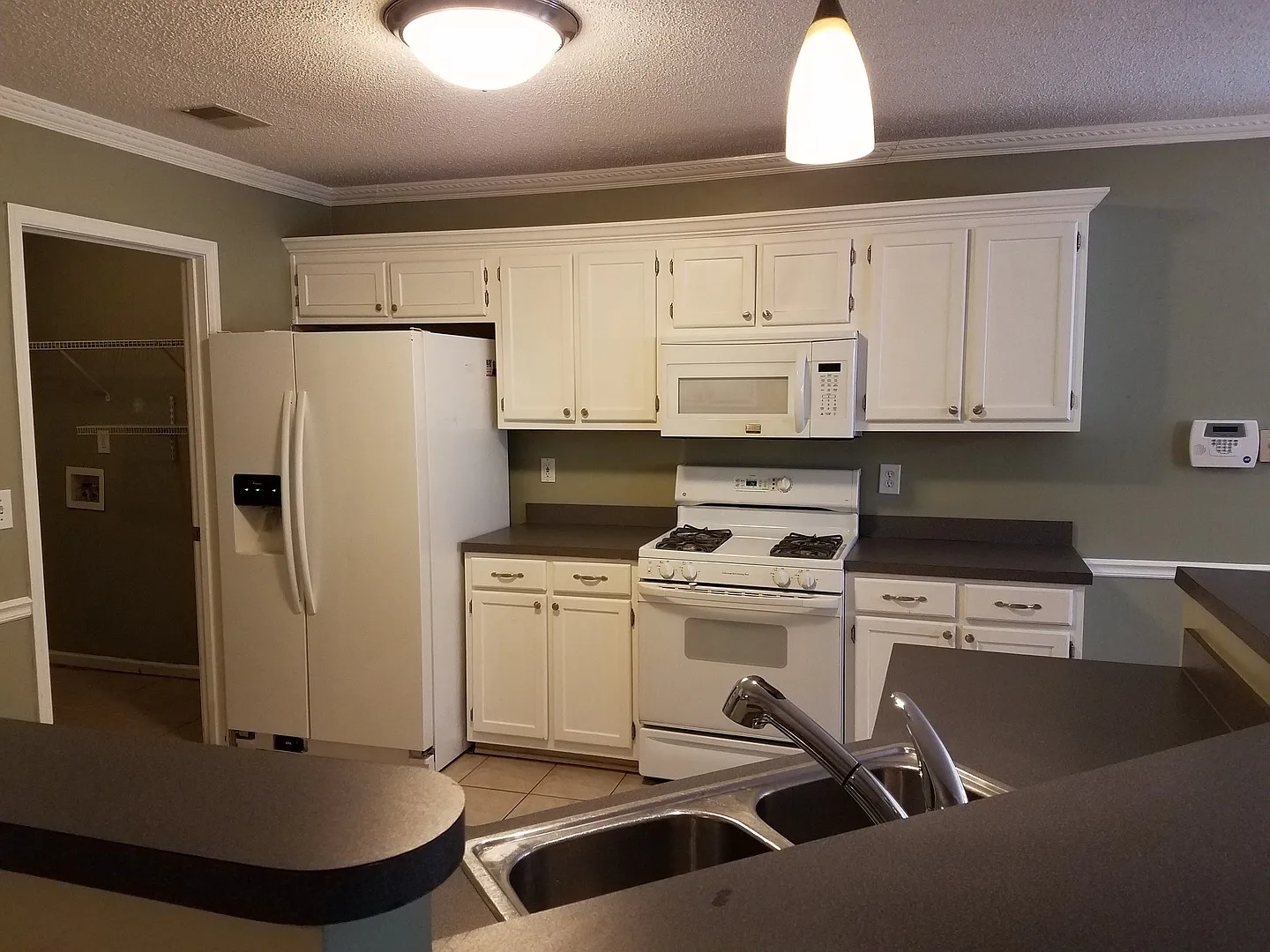 Great One Story With Bonus Room Over Garage — Photo 3