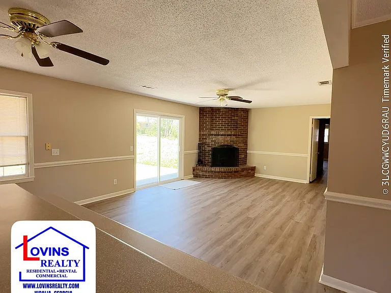 1542 Stella Ave — Photo 7
