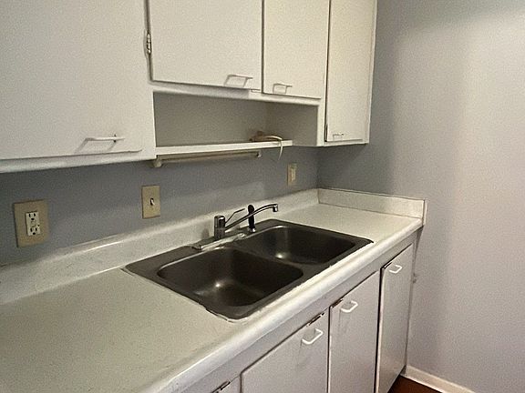 2nd image of 700 S 17th St #7
