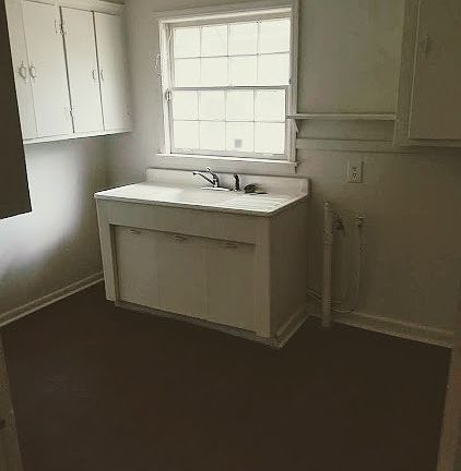 3rd image of 3554 Forrest Ave