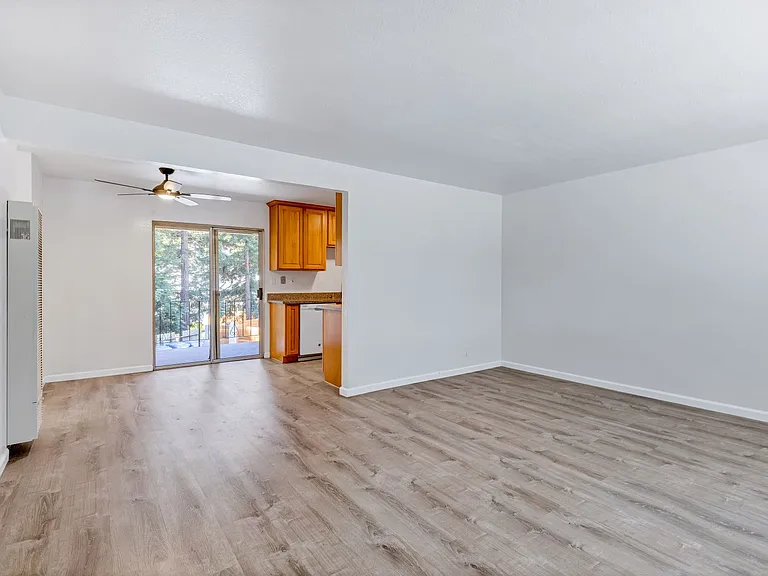 931-939 Golden Gate Drive — Photo 5