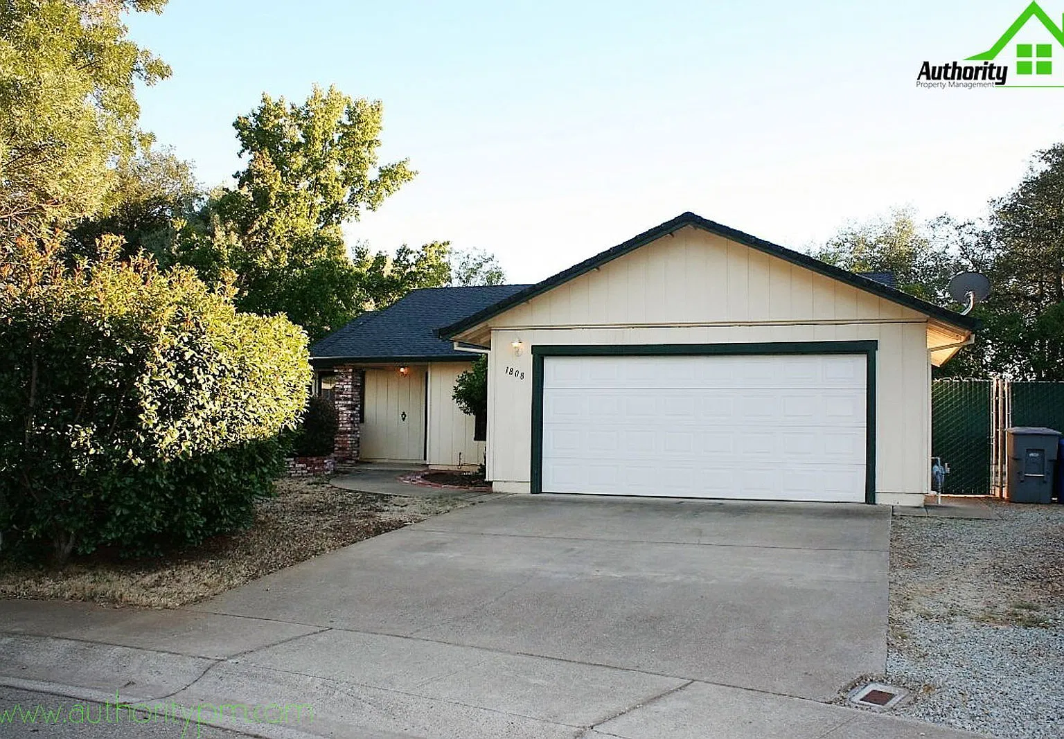 3 bed, 2.0 bath, 1350 sqft, $1,950 — Photo 1