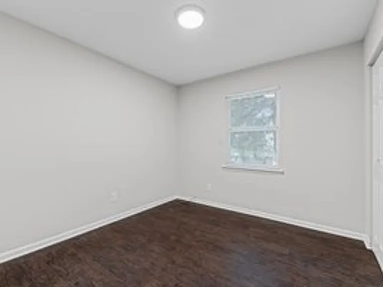 713 Grantland Dr — Photo 9