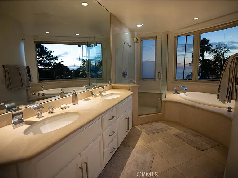 558 Cliff Dr — Photo 16
