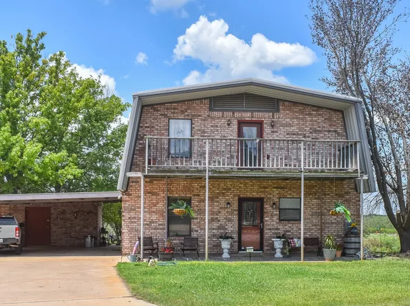121 Lakeview Dr, Brady, TX 76825