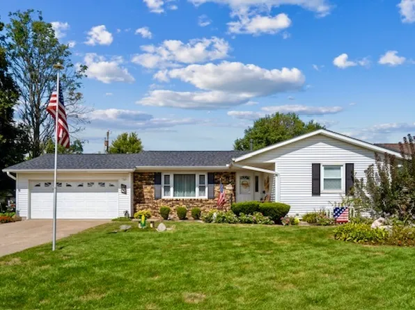 356 W Meadow Ln, Walcott, IA 52773