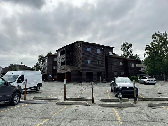 2nd image of 9750 Vanguard Dr