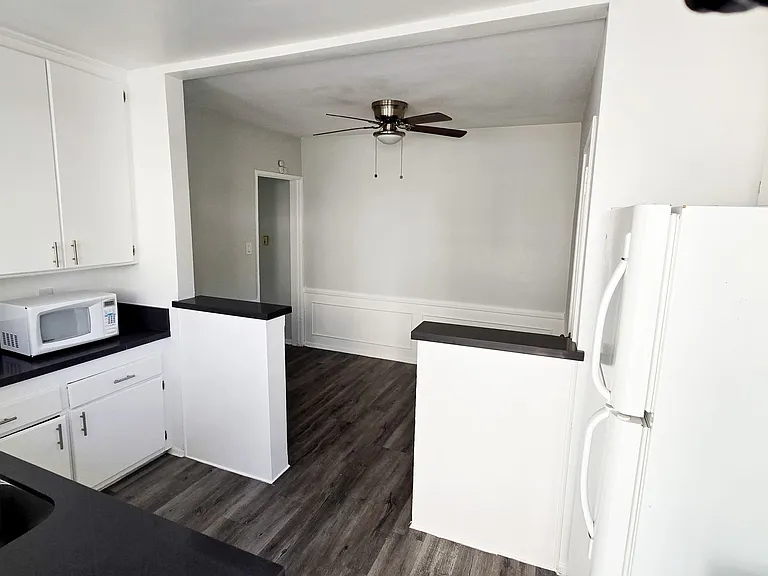 605 Kelton Ave — Photo 8