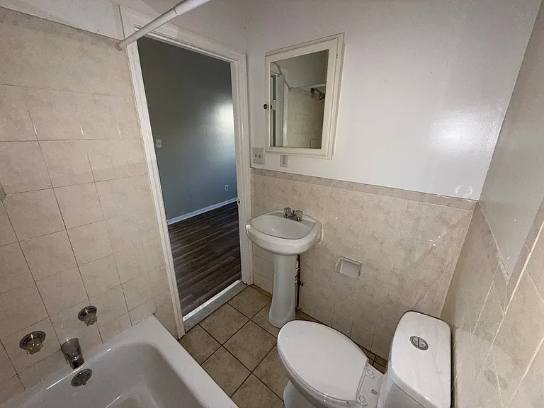 1727 Bridge St #1 — Photo 13