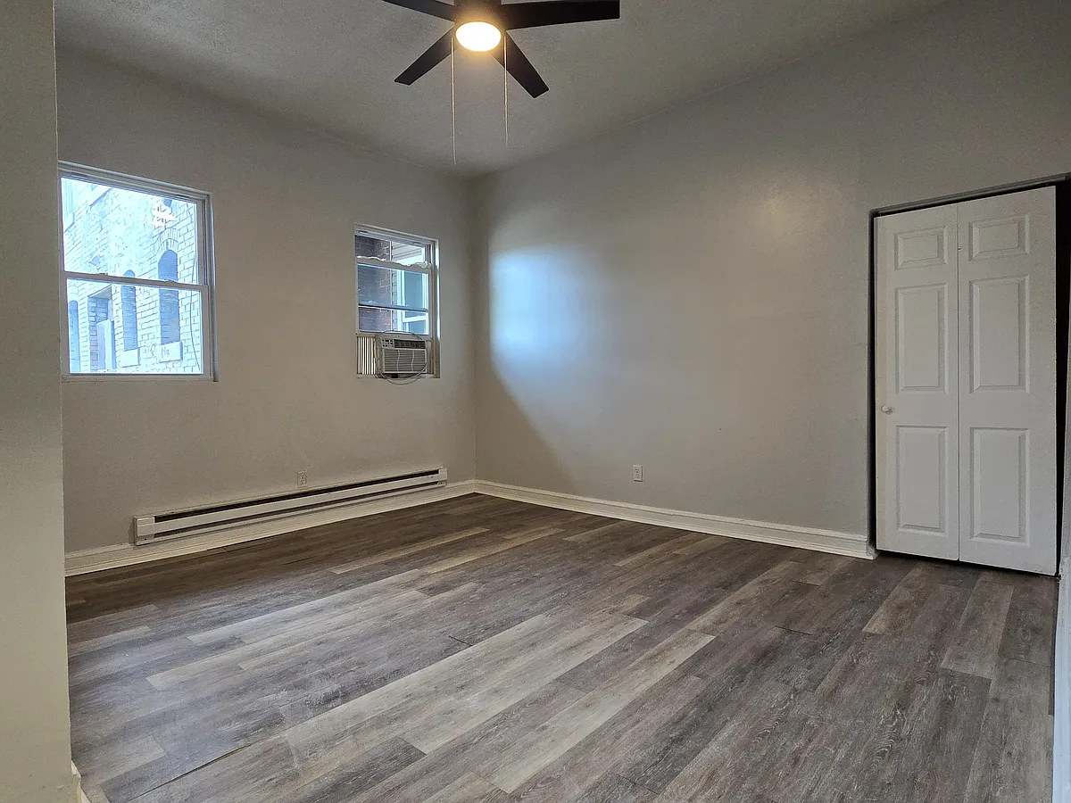 Building Photo - 526 E 8th Ave #3
