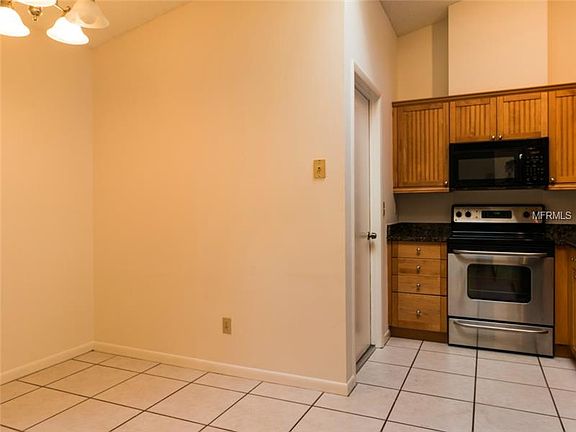 5th image of 858 Glades Ct NE