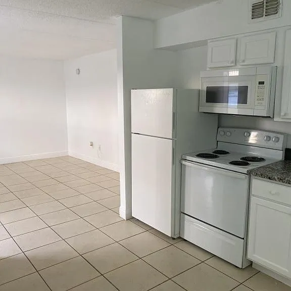 730 Michigan Ct — Photo 6