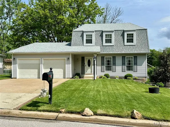 8 Jane Dr, Saint Peters, MO 63376