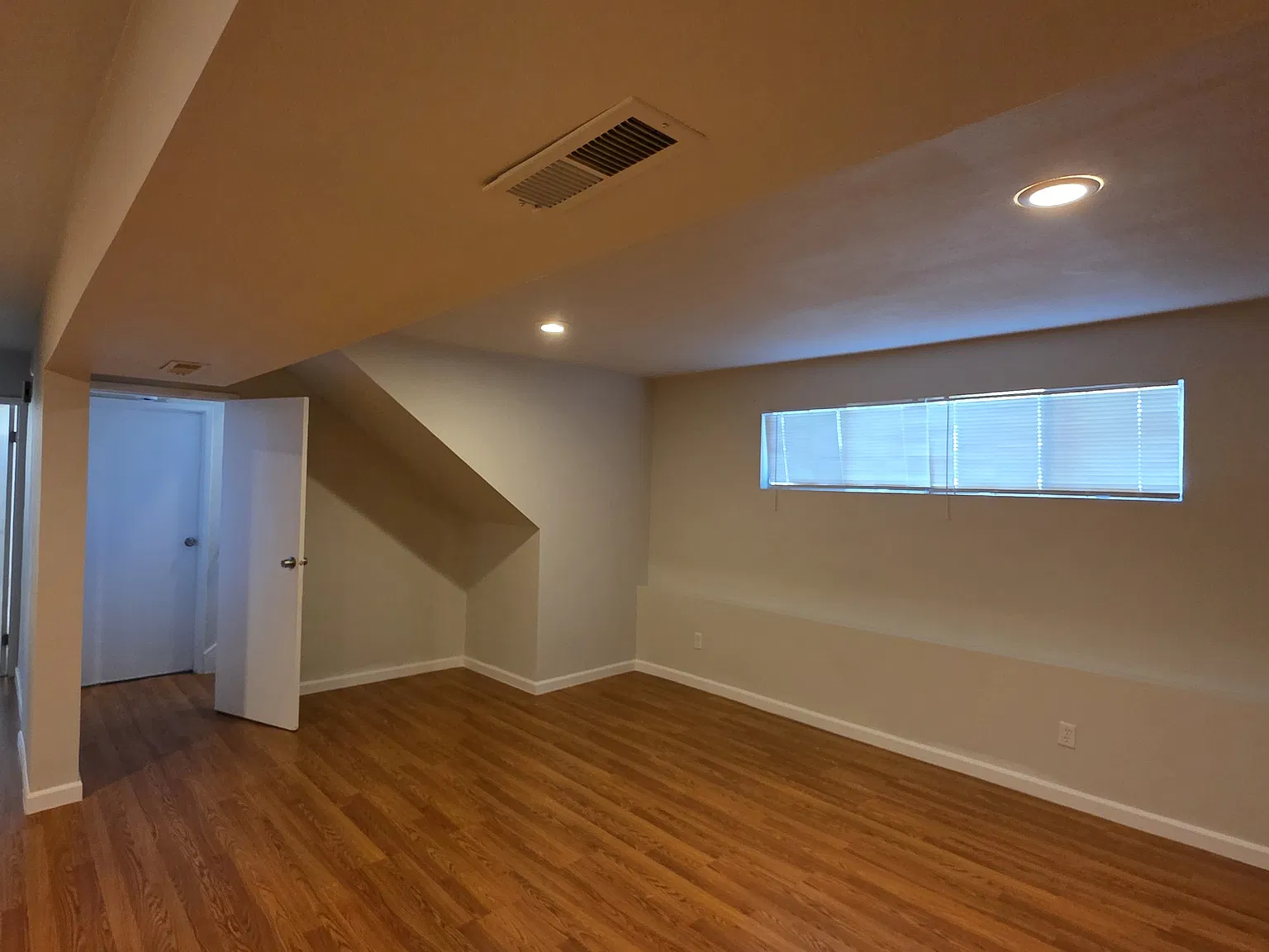 4 bed, 2.5 bath, 2000 sqft, $3,200 — Photo 4
