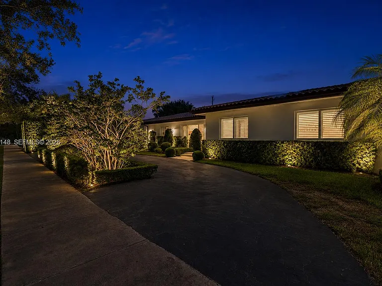 735 Benevento Ave — Photo 32