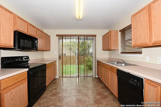 10707 N Shaenridge — Photo 15