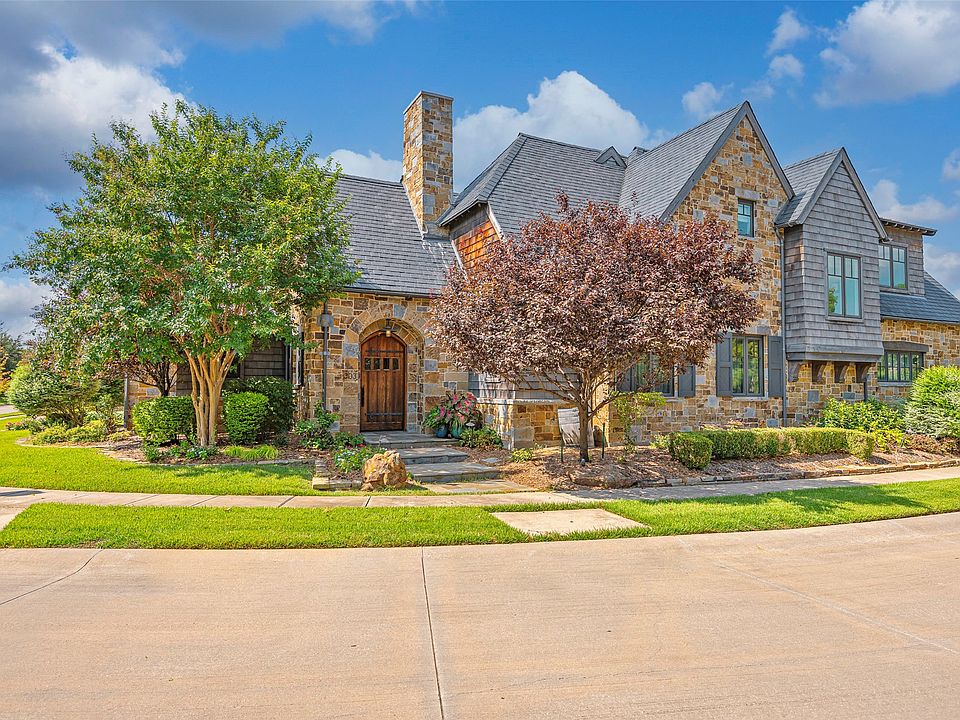 1st image of 303 Oxford Pl