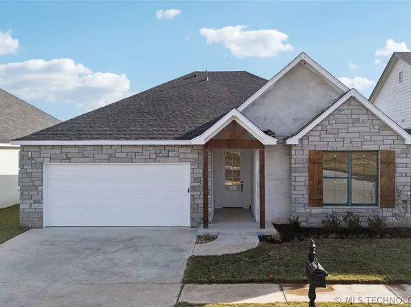 9712 E 132nd St, Bixby, OK 74008