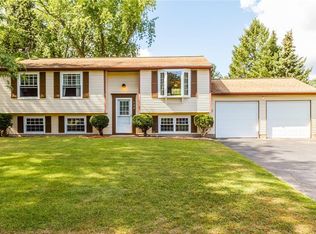 123 Stoney Path Ln, Rochester, NY 14626
