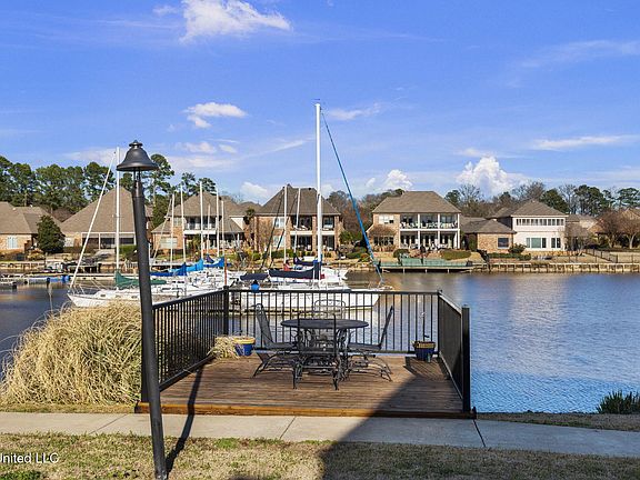 3rd image of 550 Post Rd #1002