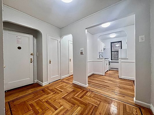 2nd image of 729 W 186th St #2G