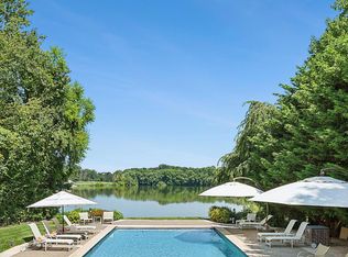 21 Lake Rd, Great Neck, NY 11020