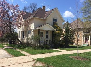 402 Bethesda Ct, Waukesha, WI 53186
