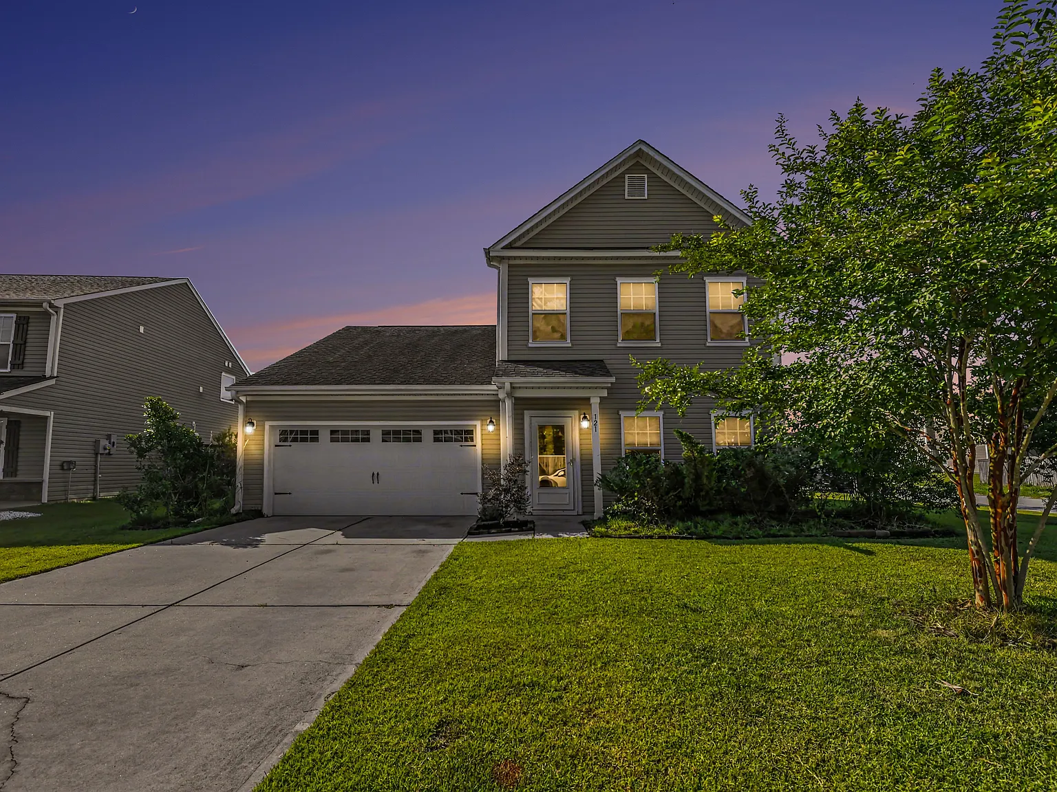 3 bed, 2.5 bath, 2080 sqft, $2,500 — Photo 1