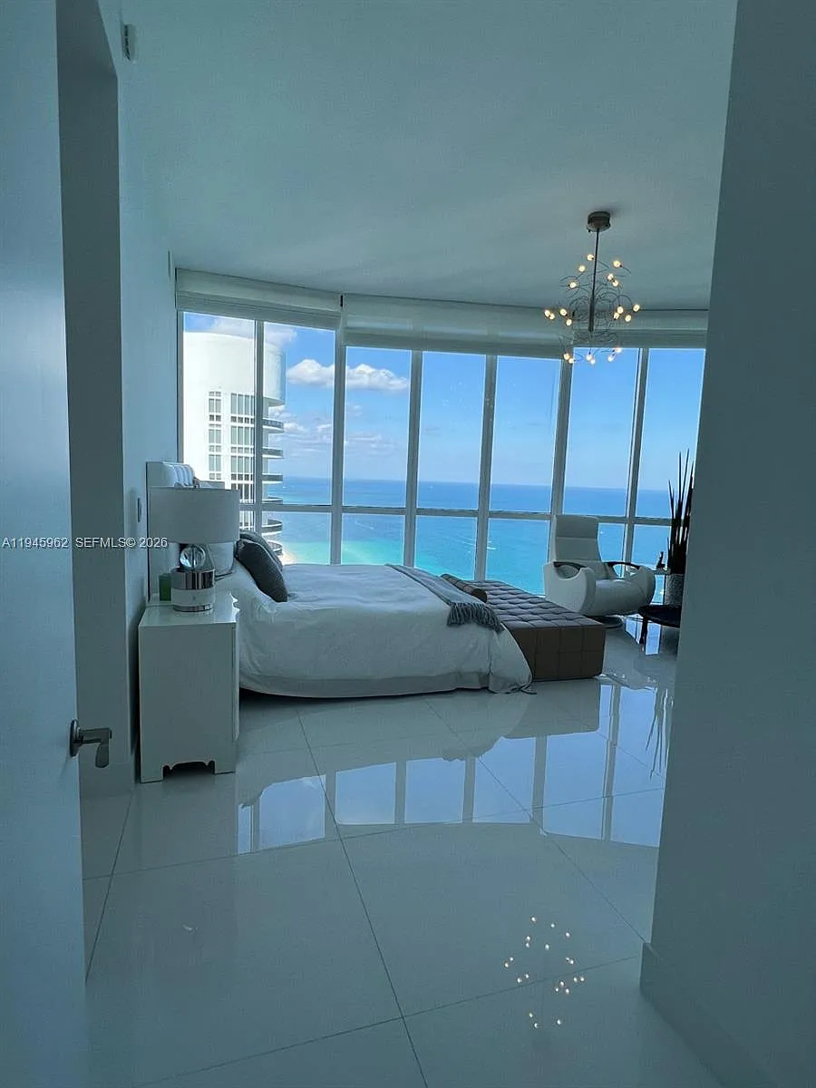 Building Photo - 15811 Collins Ave #4101