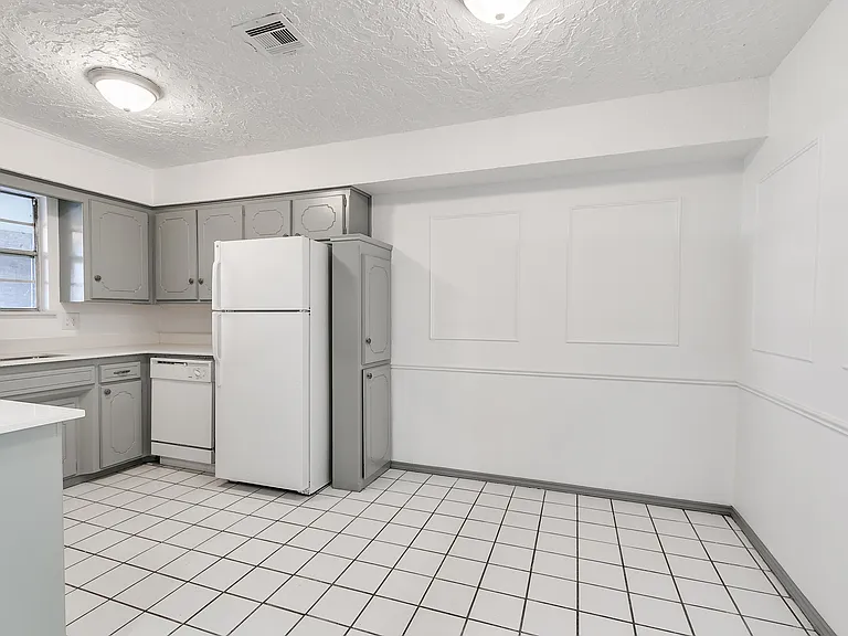 4132 NW 36th St #6 — Photo 7