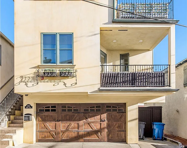 320 33rd Pl — Photo 1