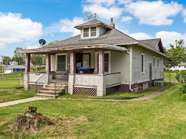 1614 10th Ave, Belle Plaine, IA 52208