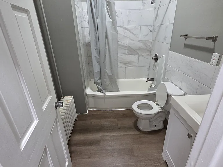 1595 Van Buren Ave #1 — Photo 20