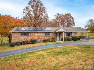 605 Dana Rd, Flat Rock, NC 28792