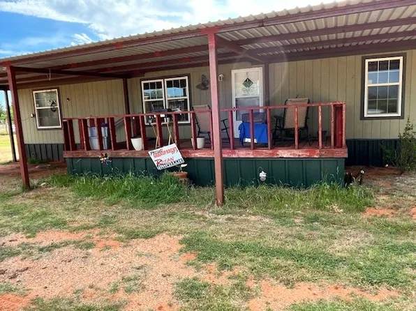 808 E McArthur St, Rotan, TX 79546