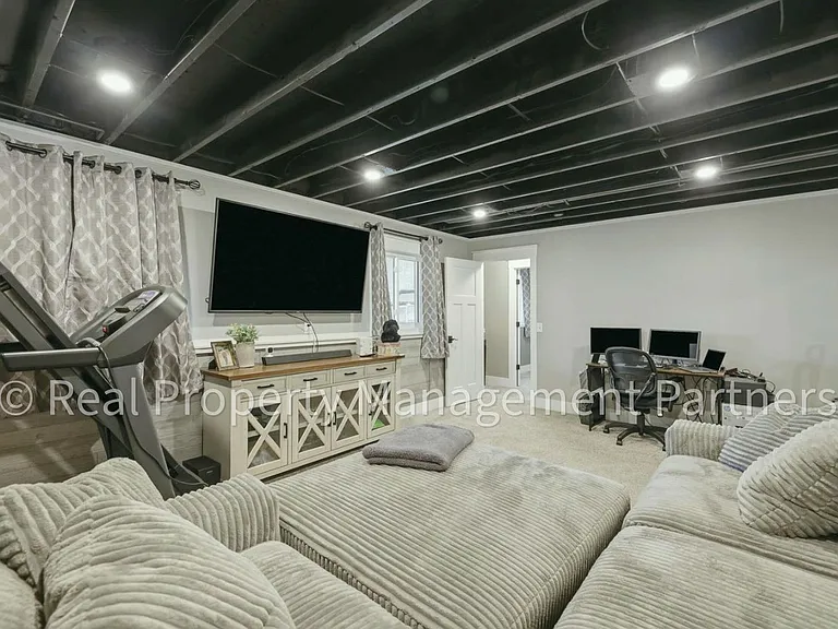 11425 Prairie Ave — Photo 28