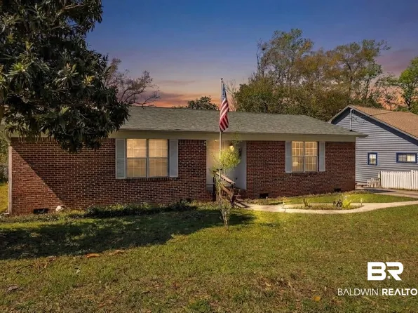 2067 Club House Dr, Lillian, AL 36549