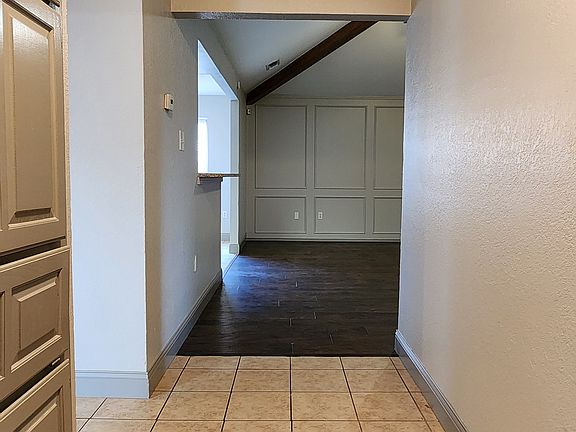 3rd image of 721 Sunrise Ct