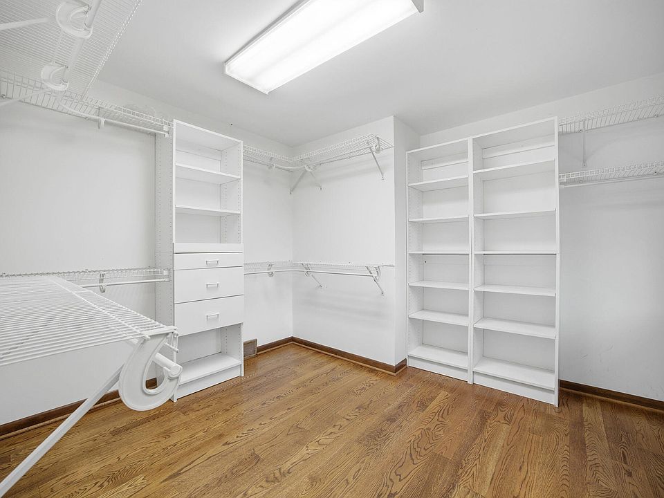 76th image of 2044 Manor Dr